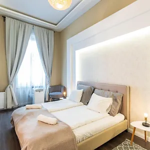 Spacious Luxury At The Heart Of , Budapest Ungheria